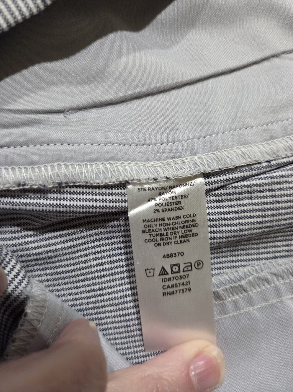 Ann Taylor Factory Blue & White Pinstripe Cropped Pants - Size 12 - Picture 7 of 9